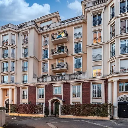 Апартаменты Citadin Cosy Nest Paris Area Сюрен